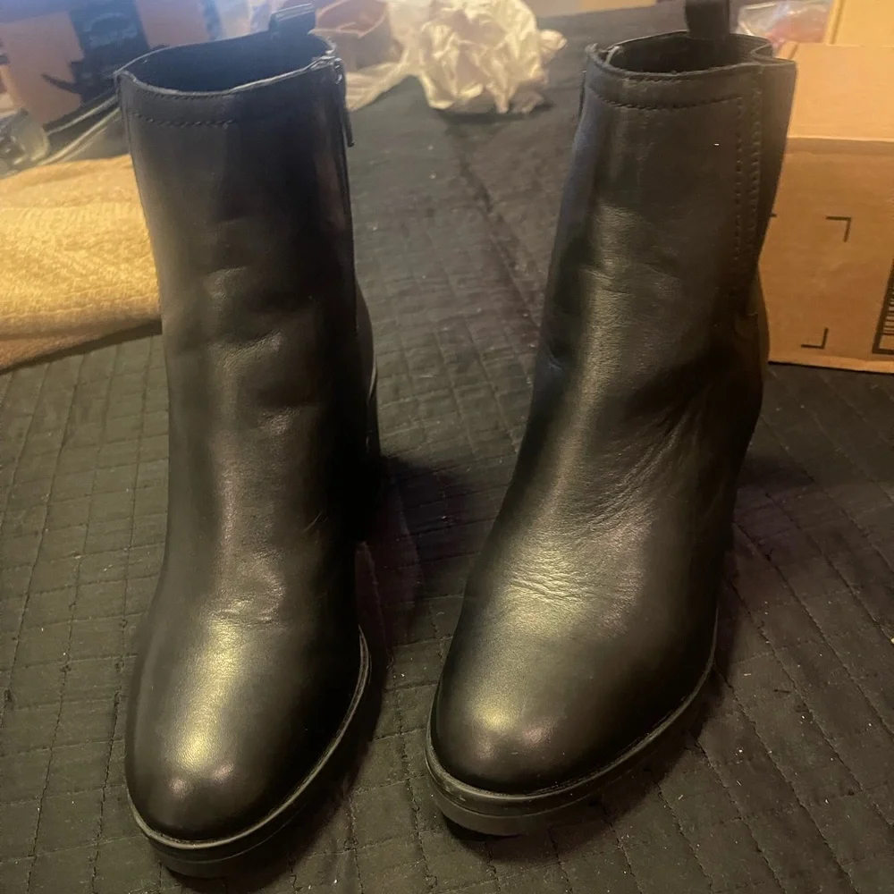 Naturalizer black leather waterproof Verney lug chelsea boots nib 11w